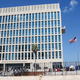 La embajada de Estados Unidos en La Habana, Cuba. (Foto: Desmond Boylan / AP Images)